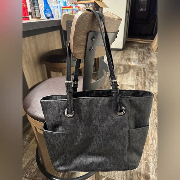 Michael Kors Jet Set Signature Large Tote Bag in Black - EUC - Picture 11 of 11